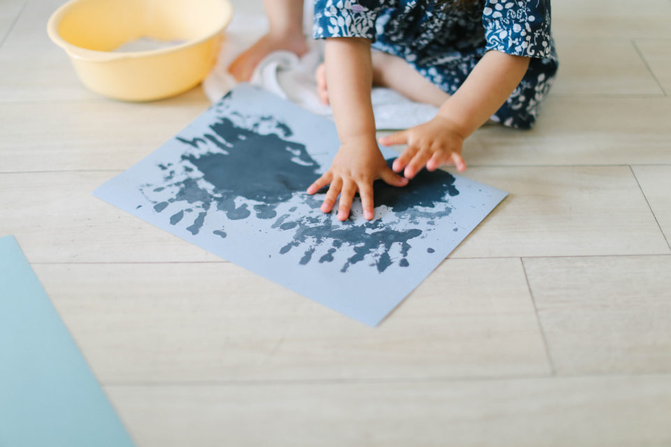 2歳3ヶ月の子供のお絵描き＆落書き用に「呉竹の水でお習字セット」が大活躍！ | オニマガ