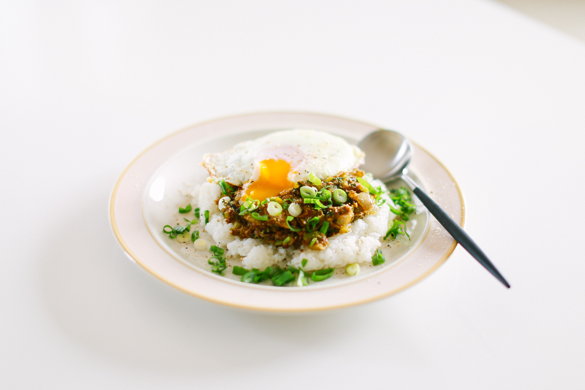 鯖缶カレーレシピ さばの味噌煮缶を使った10分でできる簡単ドライカレーの作り方 オニマガ