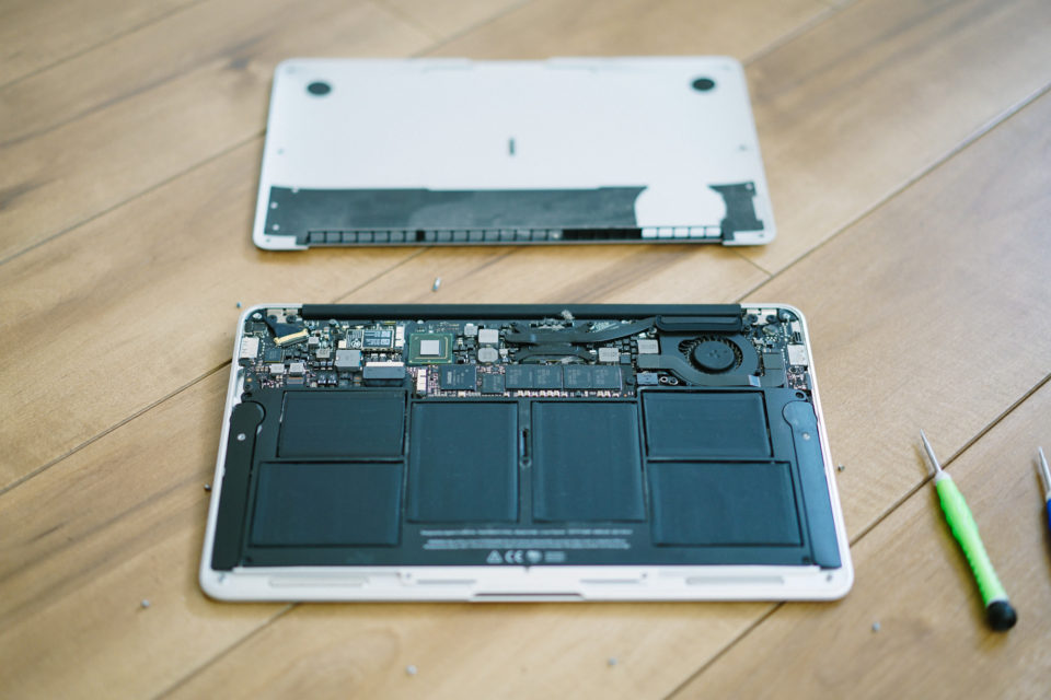 Macbook Air 11インチ（Mid 2011）のバッテリーを自分で交換してみまし ...