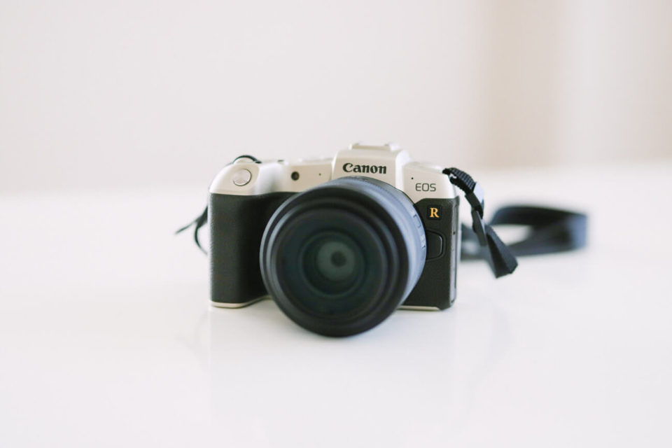 ミラーレス一眼人気カラー！新品！！Canon ミラーレスカメラ EOS M10 メーカー保証