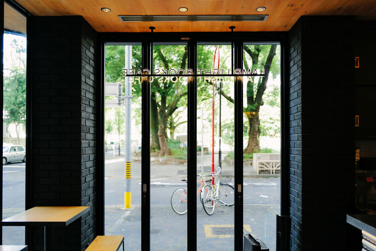 名古屋・伏見のブックカフェ「LAMP LIGHT BOOKS CAFE」にコーヒー休憩しに行ってきました！ オニマガ 名古屋の暮らしの