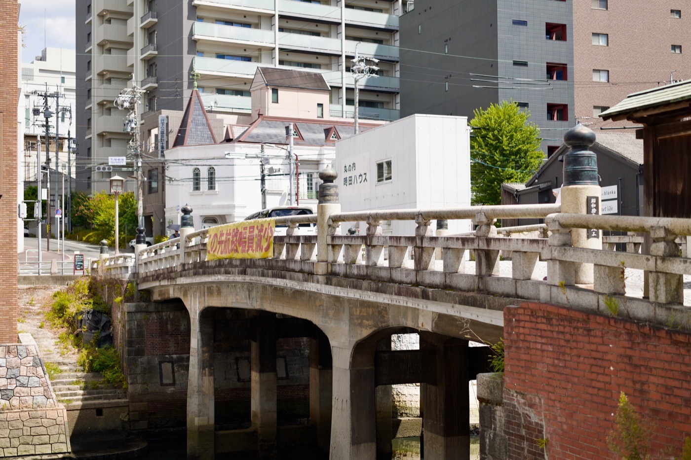 堀川にかかる五条橋